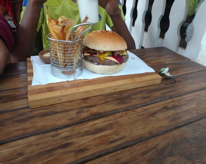 Burger & Fries Atelier